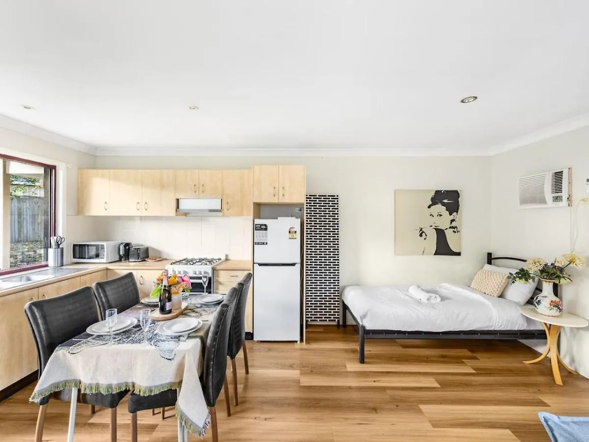 Great Value Stylish 2Br Granny Flat Heritage Park Boronia Heights