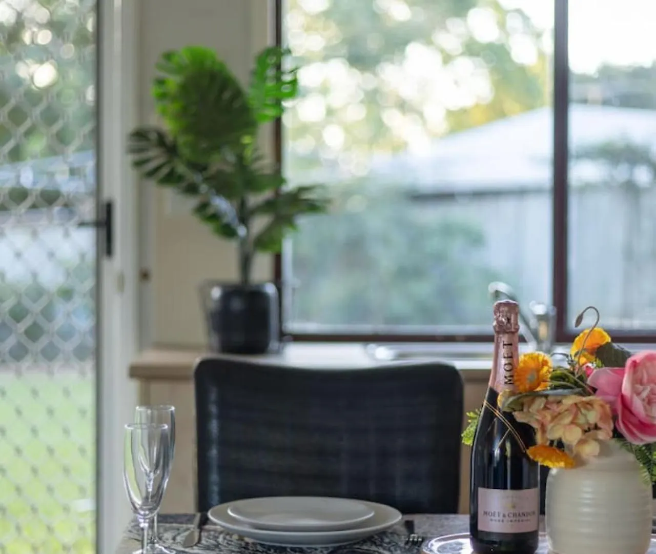 Great Value Stylish 2Br Granny Flat Heritage Park Boronia Heights Holiday home